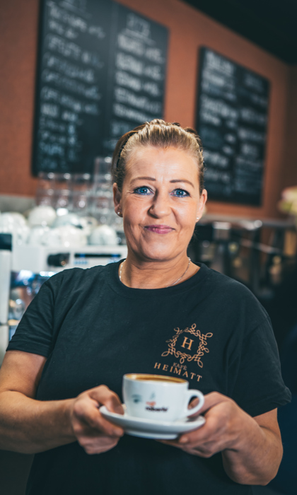 kafe-heimatt-servitoer-kaffe.jpg